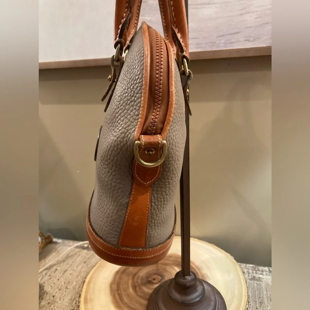 Dooney & Bourke Womens Satchel  BAG Brown Tote Leather Pockets Zip Tag‎ Vintage